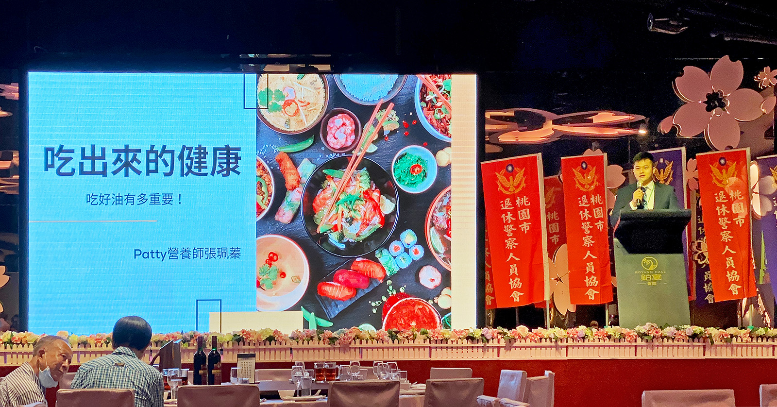 攝取油脂能增加飽足感，人體攝取油脂後除了有更多的能量可以消耗之外，在食慾上也可以增強飽足感、延緩飢餓; 攝取油脂後，油脂會轉化為脂肪酸，而脂肪酸正好是構成細胞膜的主要材料，能讓人們看起來較有氣色、活力; 油脂也參與賀爾蒙合成，荷爾蒙影響了人體從大到小的各種機制與運作，荷爾蒙的前身是膽固醇，而膽固醇的前身則是油脂，因此刻意不吃油脂都很有可能擾亂身體的運作;此外，許多營養素都需要透過食物中的脂肪才能被吸收，且許多器官都需要靠油脂保護，因此油脂能維護細胞健康及身體功能